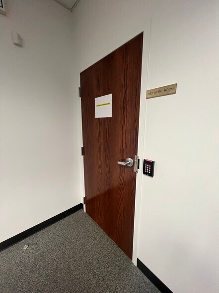 More Photos Of 2810 Meredyth Dr, Albany Medical For Lease