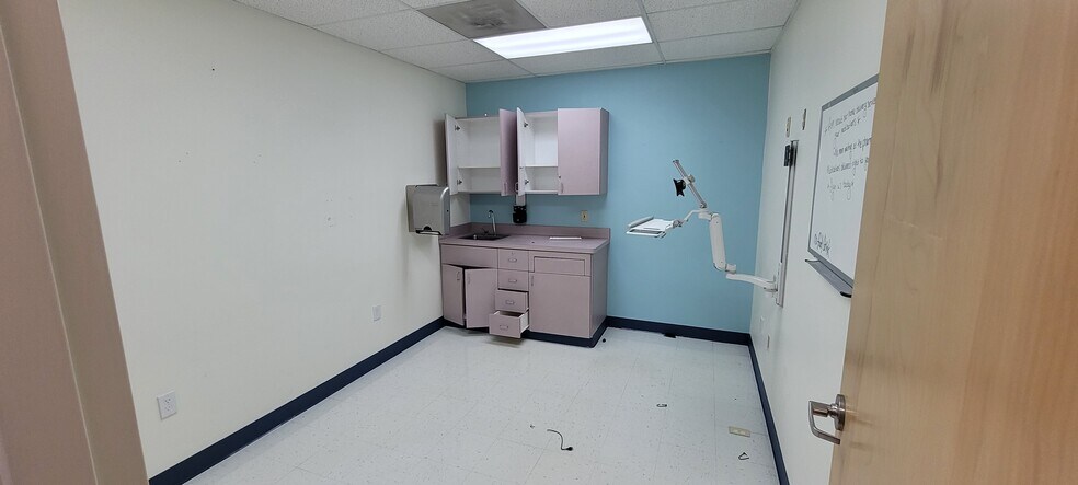 More Photos Of 11709 Lorain Ave, Cleveland Medical For Lease