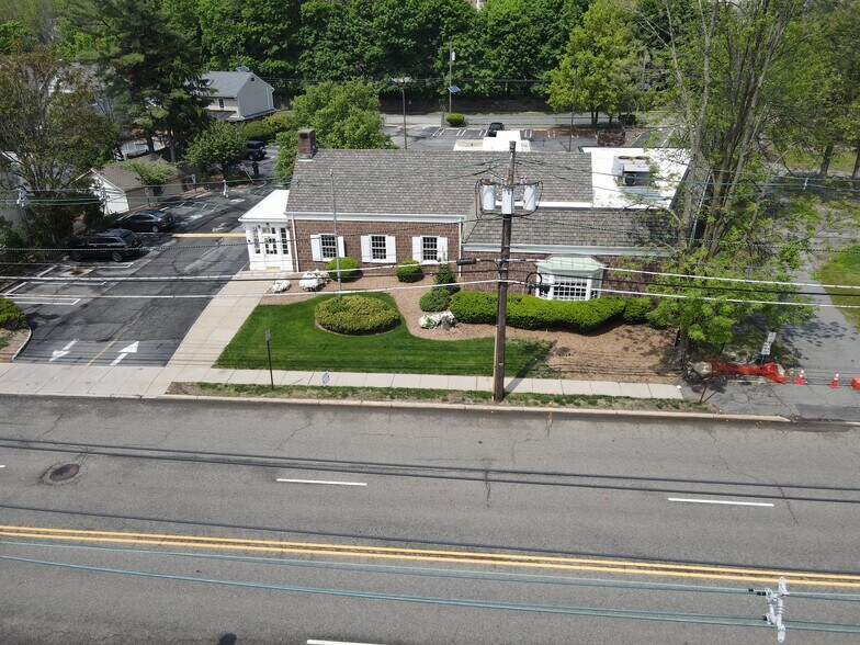 More Photos Of 27 Bloomfield Ave, North Caldwell Medical For Sale