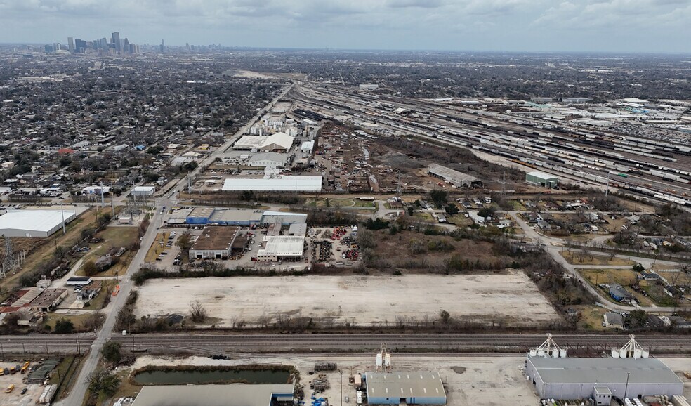 More Photos Of 7621 Wallisville Rd, Houston Land For Lease