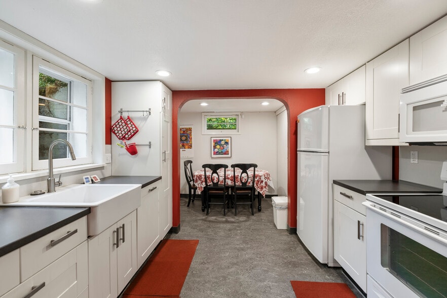 More Photos Of 7303 SW Beaverton Hillsdale Hwy, Portland Medical For Sale