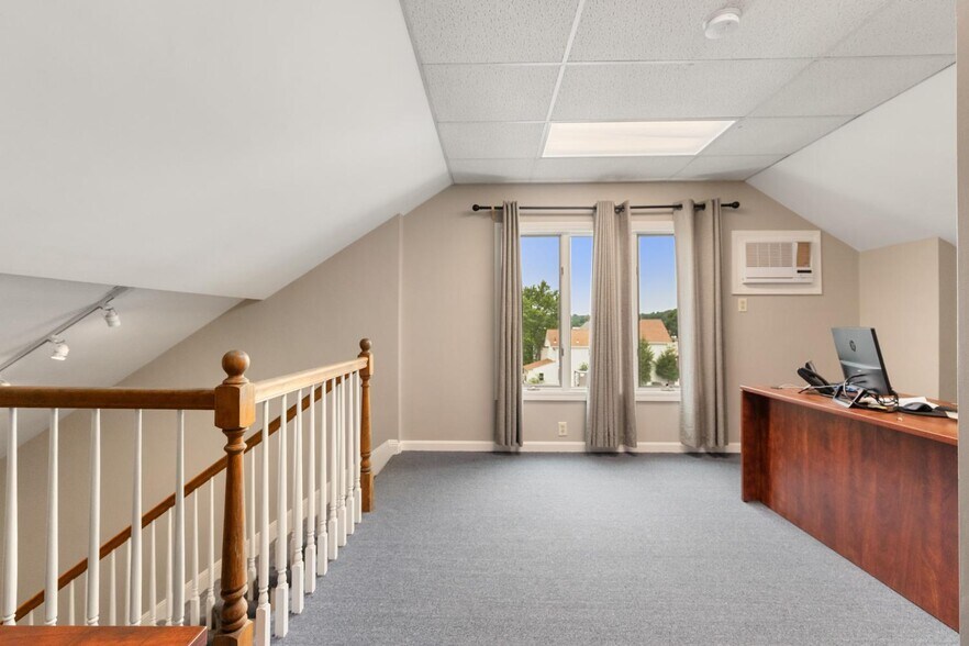 More Photos Of 7 Foster St, Wakefield Office For Sale