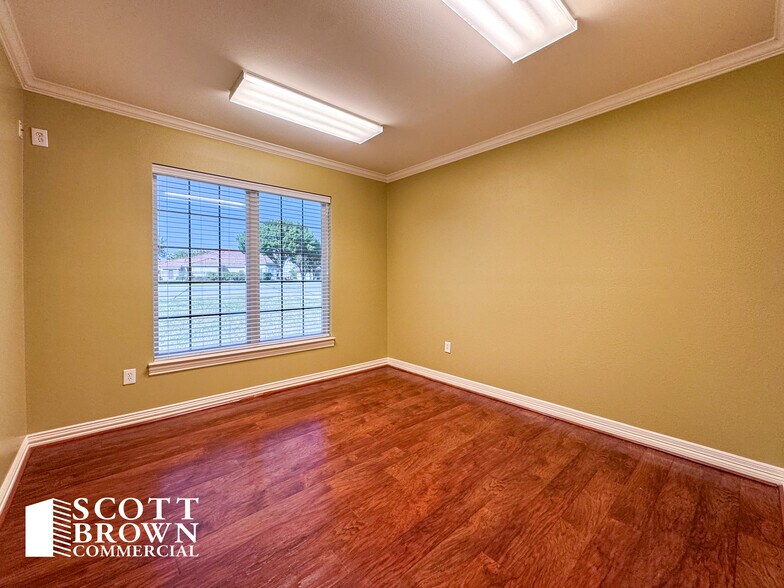 More Photos Of 860 Hebron Pky, Lewisville Office For Lease