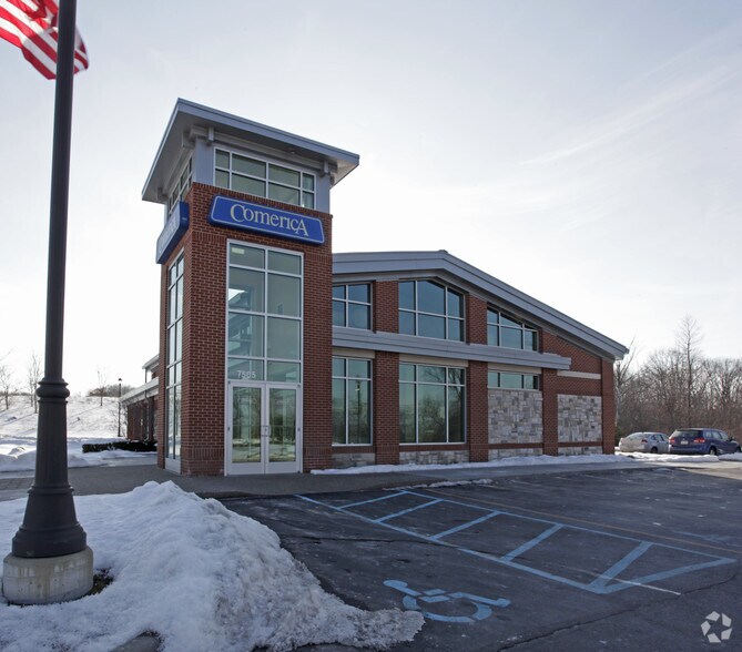 Primary Photo Of 7505 Dixie Hwy, Village of Clarkston Bank For Sale