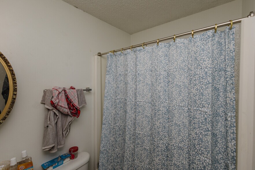 More Photos Of 401 E Avenue A, Hutchinson Apartments For Sale