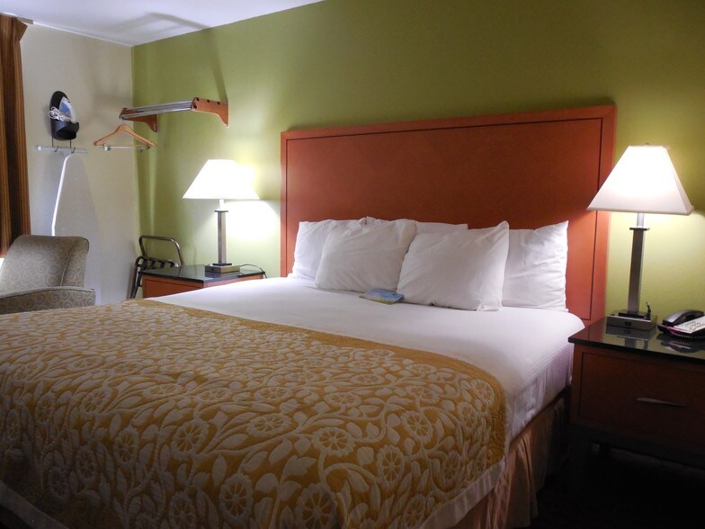 More Photos Of 3040 5th Ave S, Fort Dodge Hotel For Sale