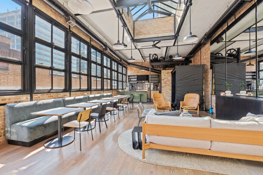 More Photos Of 601 W Randolph St, Chicago Office For Sale