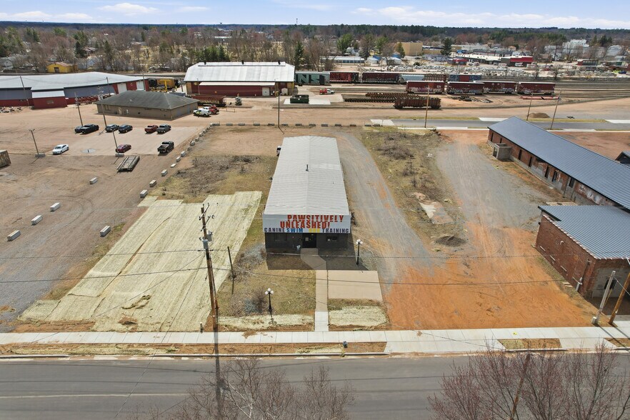 More Photos Of 2109 Madison St, Stevens Point Warehouse For Sale