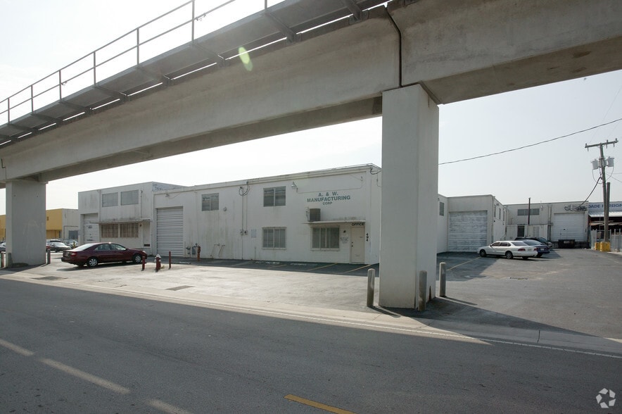 More Photos Of 494-498 W 20th St, Hialeah Warehouse For Lease