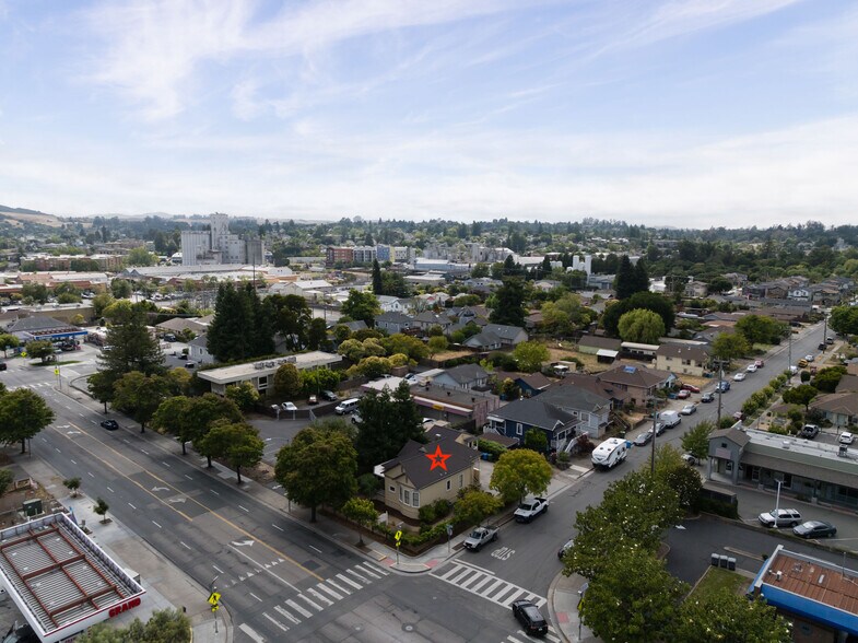 More Photos Of 531 1/2 E Washington St, Petaluma Office For Sale