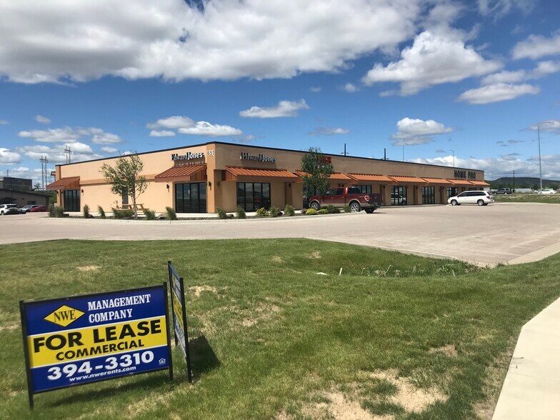 More Photos Of 651 N Creek Dr, Rapid City Storefront Retail Office For Lease