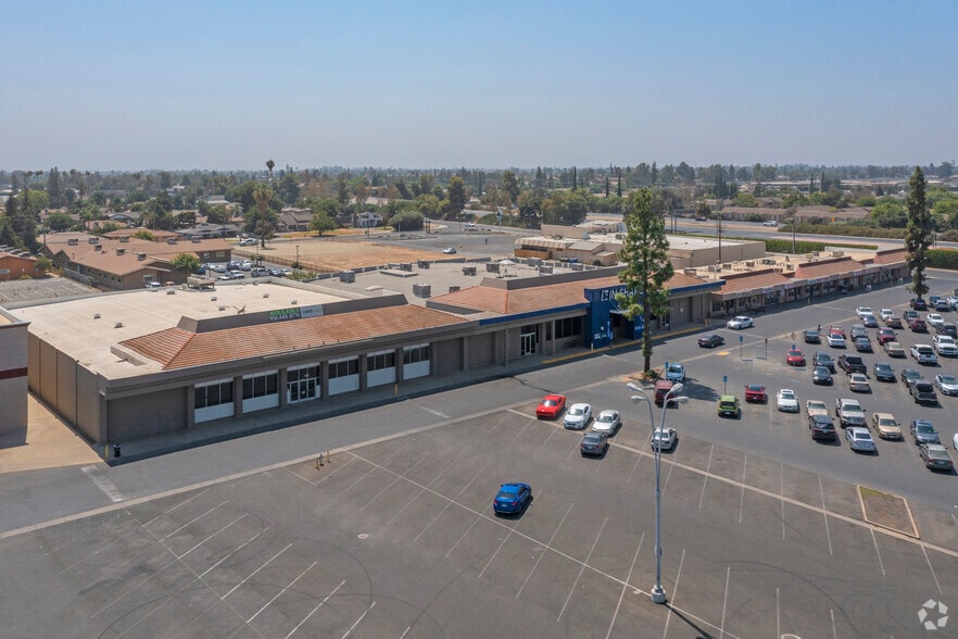 More Photos Of 885 W Henderson Ave, Porterville Storefront For Lease