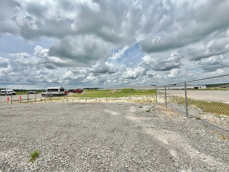 More Photos Of 1030 Moccasin ave, Tahlequah Flex For Lease