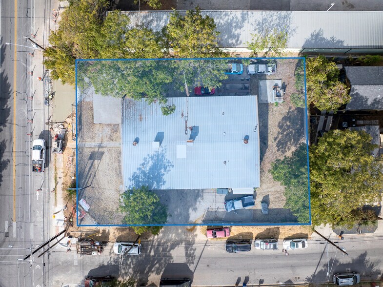 More Photos Of 3228 E 5th St, Austin Auto Repair For Sale