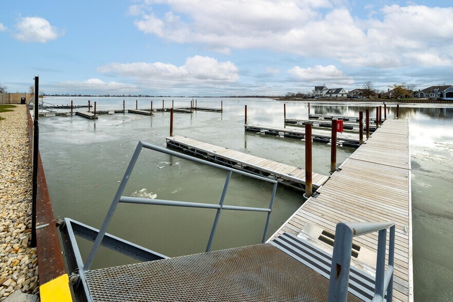 More Photos Of 2330 River Ave, Sandusky Restaurant For Sale