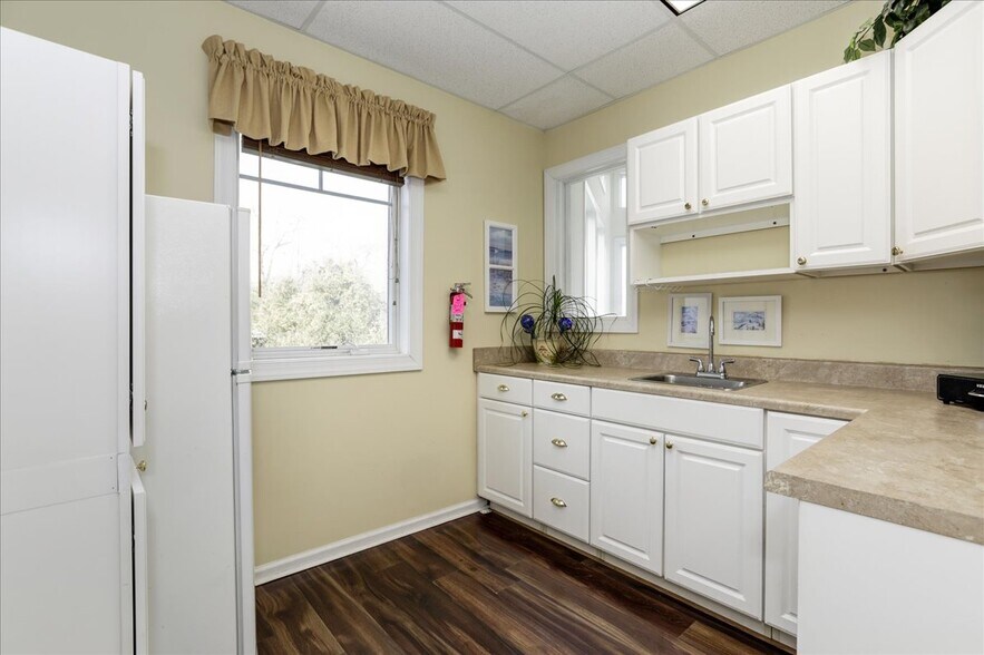 More Photos Of 807 Mantoloking Rd, Brick Office For Sale