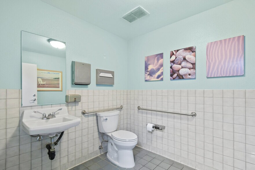 More Photos Of 256 Landis Ave, Chula Vista Medical For Lease