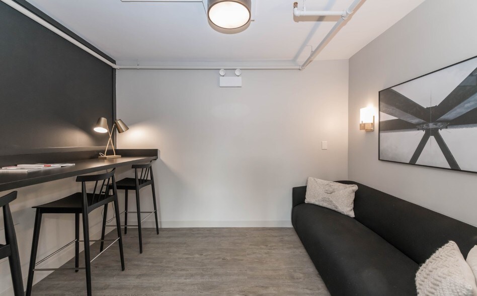 More Photos Of 320 W Illinois St, Chicago Apartments For Lease