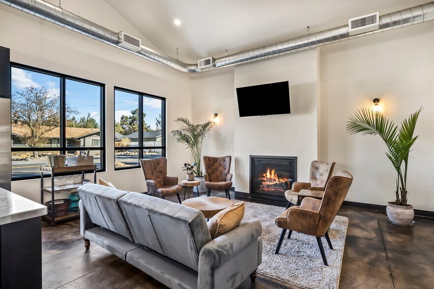 More Photos Of 19885 7th St, Bend Flex For Sale