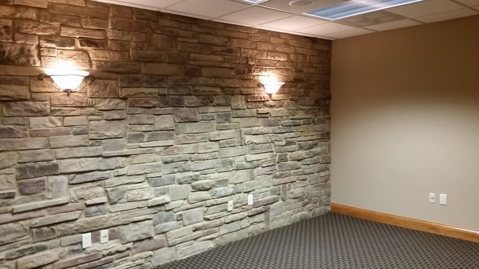 More Photos Of 10412 Allisonville Rd, Fishers Office For Sale
