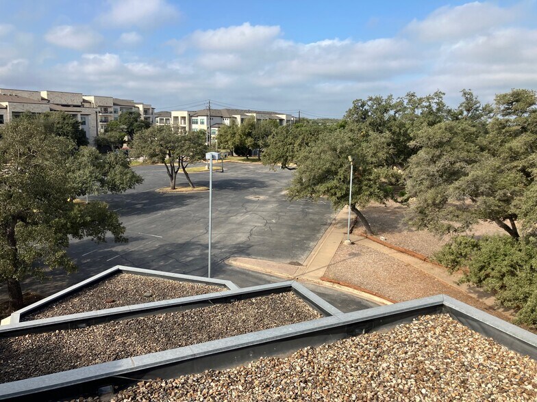 More Photos Of 220 Foremost Dr, Austin Schools For Lease