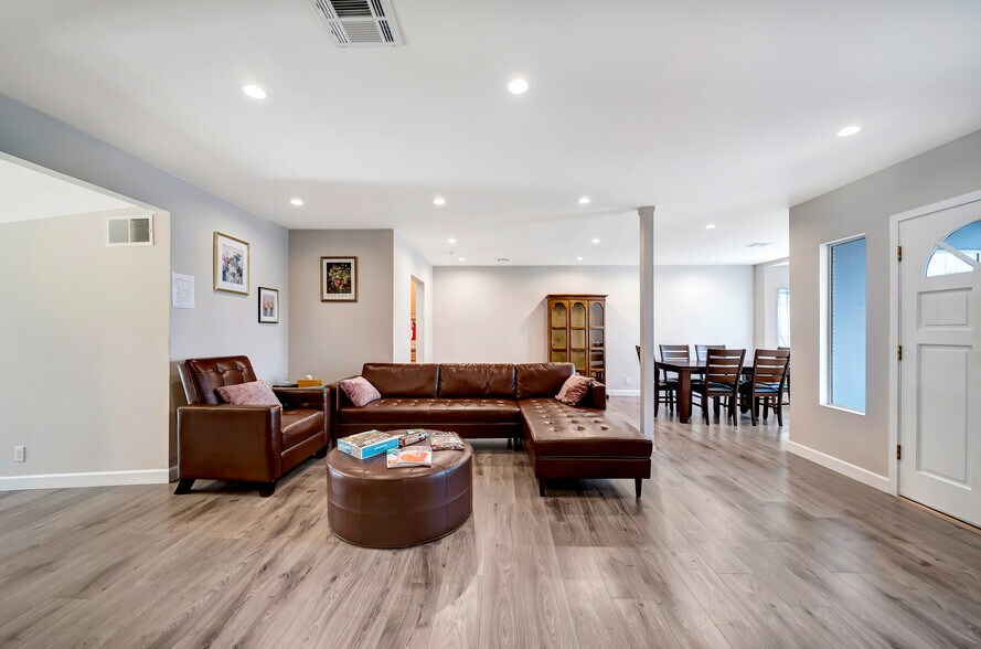 More Photos Of 6856 Hesperia Ave, Reseda Assisted Living For Sale