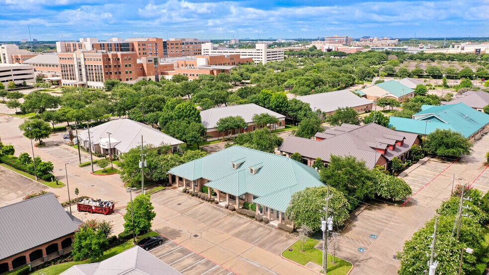 More Photos Of 3531 S Town Center Blvd, Sugar Land Medical For Lease