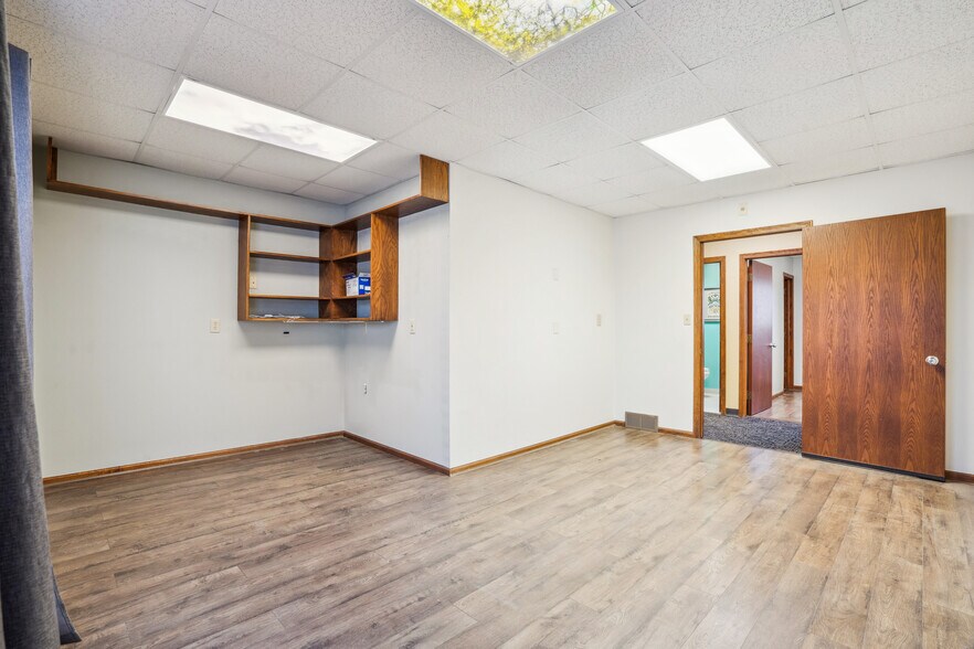 More Photos Of 3640 Canterbury Ct, Waterloo Healthcare For Sale