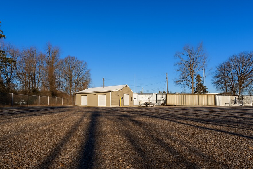 More Photos Of 320 Tilton Rd, Northfield Warehouse For Lease
