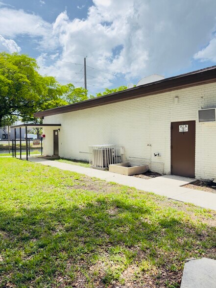 More Photos Of 1601 S 21st Ave, Hollywood Flex For Lease