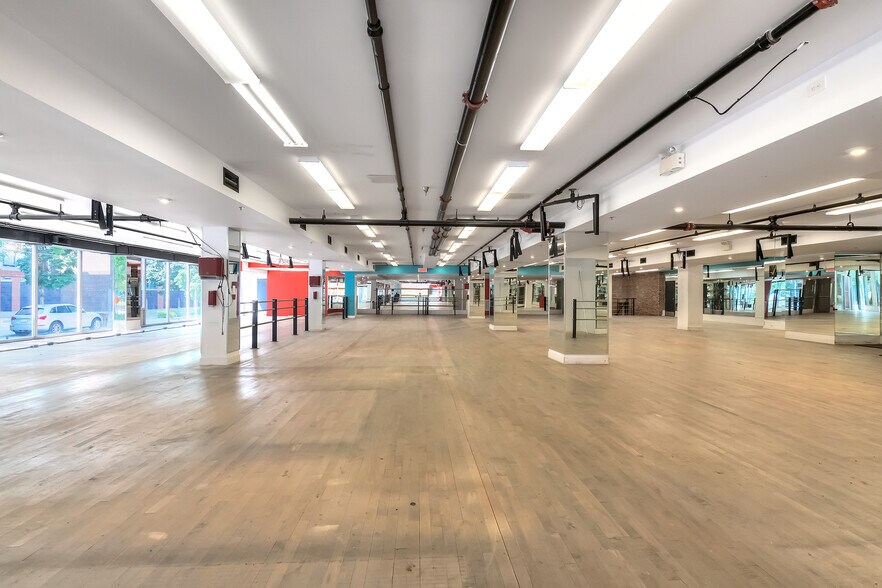 More Photos Of 7345 Boul Saint-Laurent, Montréal Storefront Retail Residential For Sale