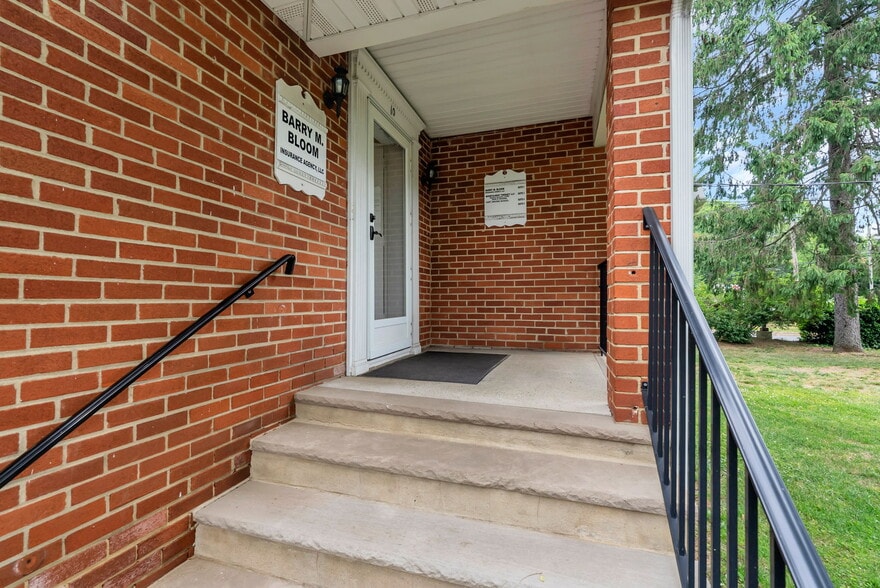 More Photos Of 8-10 Tindall Rd, Middletown Office For Lease