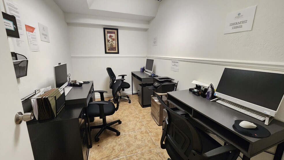 More Photos Of 7800 W Oakland Park Blvd, Sunrise Medical For Sale