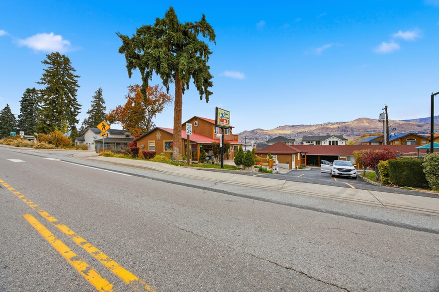 More Photos Of 2044 W Woodin Ave, Chelan Hotel For Sale
