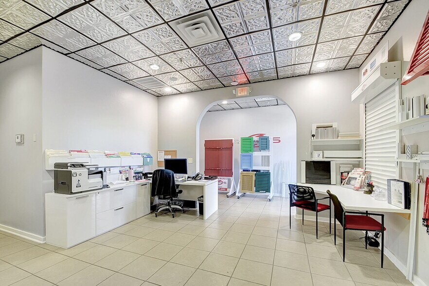 More Photos Of 7150 Seacrest Blvd, Lantana Showroom For Sale