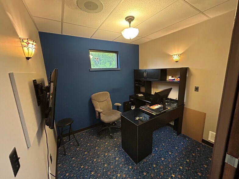 More Photos Of 6919 Grand River Rd, Brighton Medical For Sale