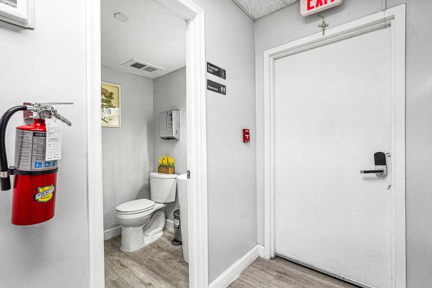 More Photos Of 2645 SW 37th Ave, Miami Medical For Sale