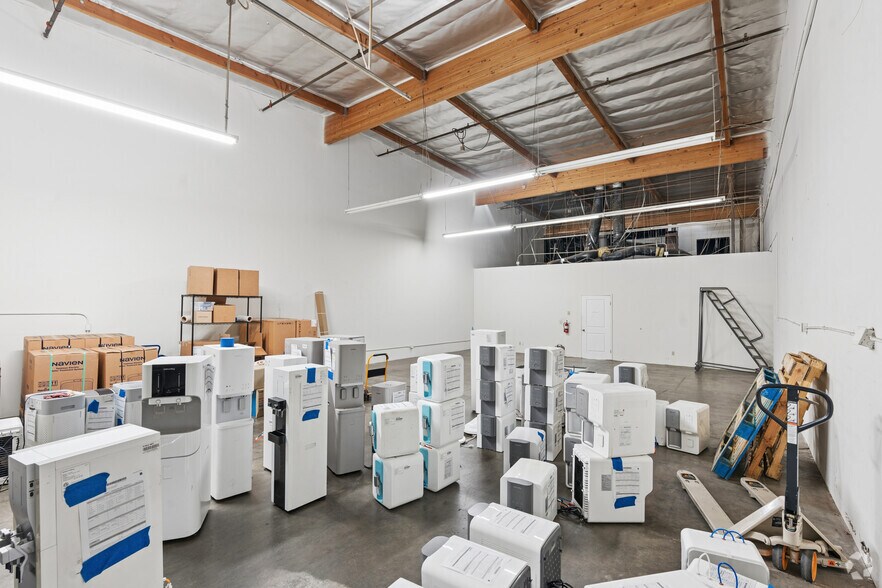More Photos Of 53A Bonaventura Dr, San Jose Warehouse For Lease