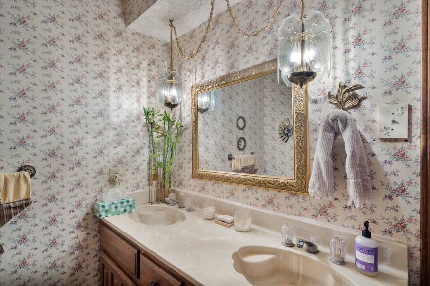 More Photos Of 5792 FM 6, Josephine Showroom For Sale