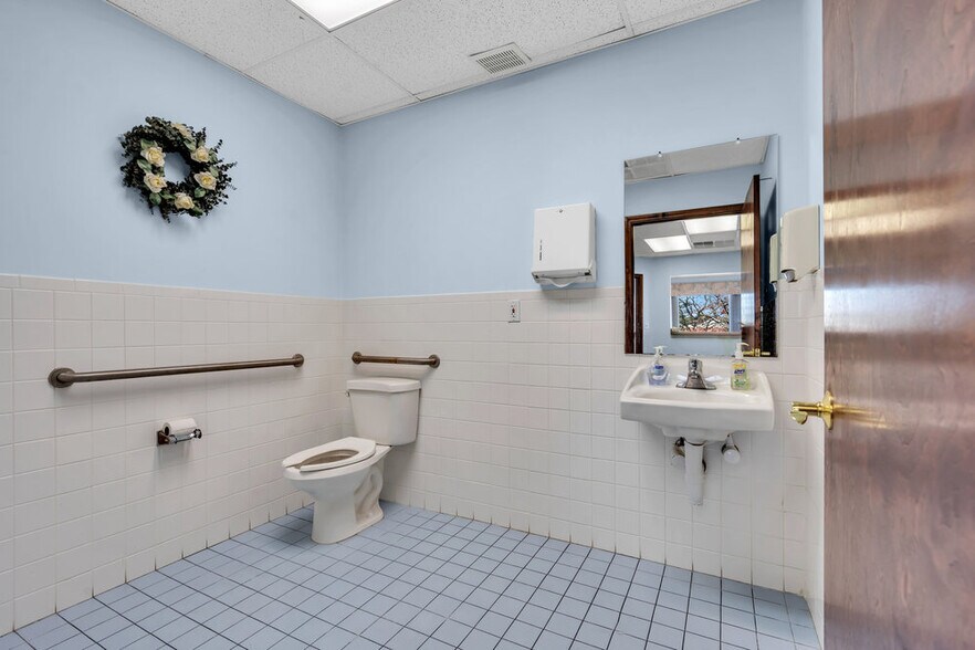 More Photos Of 1 Dag Hammarskjold Blvd, Howell Medical For Lease