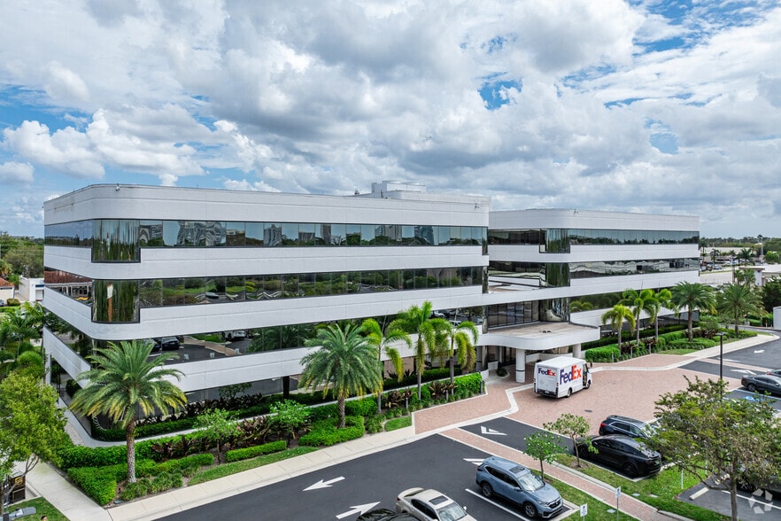 More Photos Of 4501 Tamiami Trl N, Naples Office For Lease