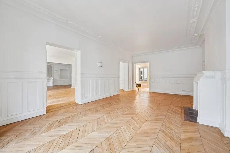 More Photos Of 30 Rue De Miromesnil, Paris Office For Sale
