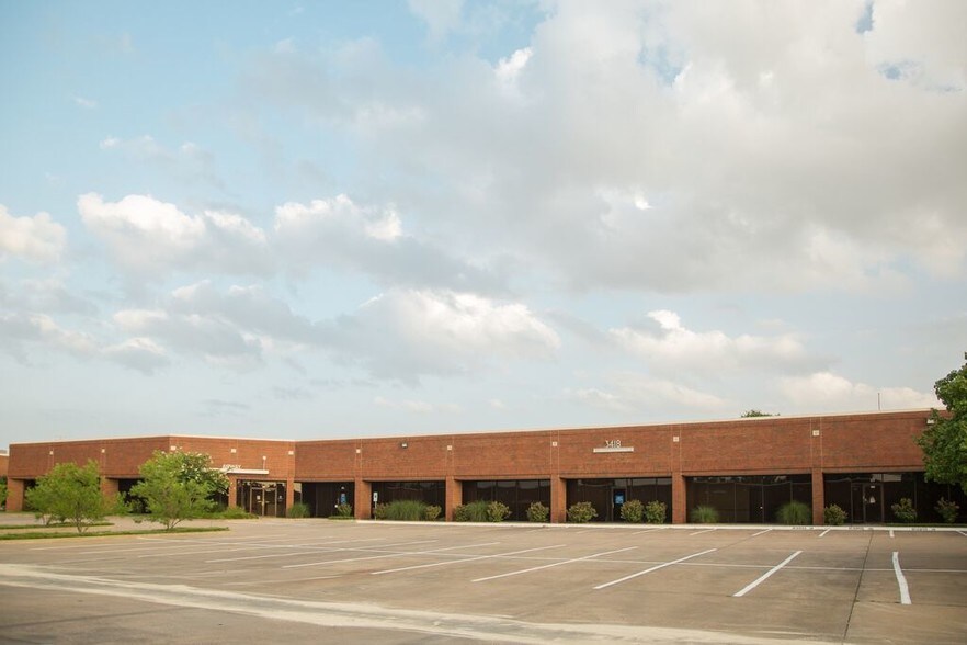 Primary Photo Of 3418 Midcourt Rd, Carrollton Showroom For Lease
