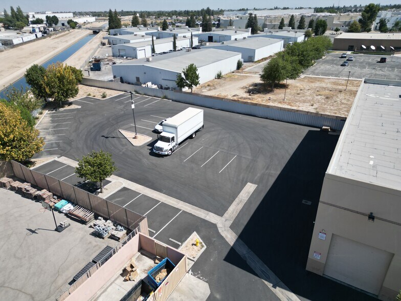 More Photos Of 4300-4308 Resnik Ct, Bakersfield Distribution For Lease