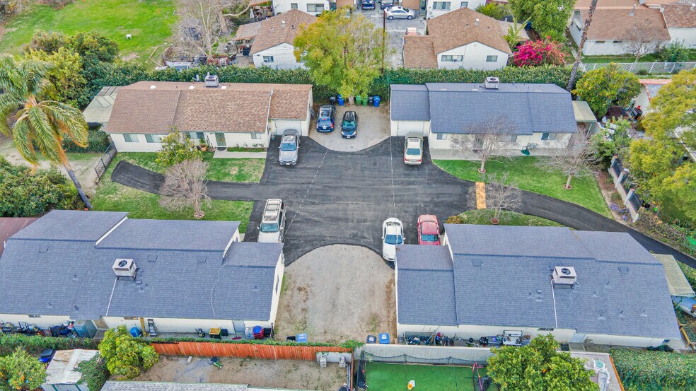 More Photos Of 17520 Kingsbury St, Granada Hills Apartments For Sale