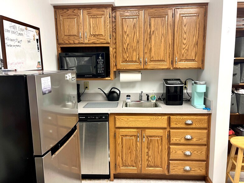 More Photos Of 1811 Wakarusa Dr, Lawrence Loft Creative Space For Lease