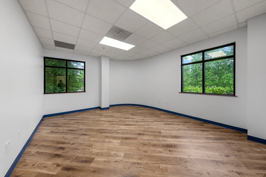 More Photos Of 312-326 Cloister Ct, Chapel Hill Office For Lease