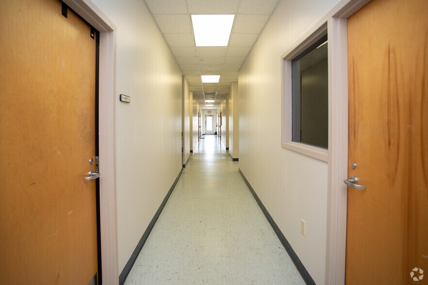 More Photos Of 9300 Normandy Blvd, Jacksonville Airport For Lease