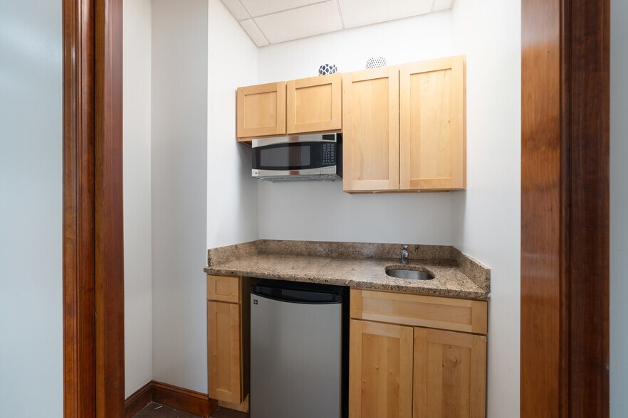 More Photos Of 36-42-42 Newark St, Hoboken Storefront Retail Residential For Lease