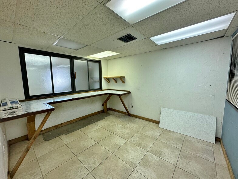 More Photos Of 1236 NW 4th St, Oklahoma City Warehouse For Lease